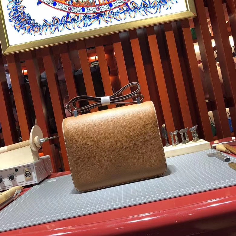 Hermes Constance24CM 爱马仕土黄色顶级Epsom牛皮康斯坦包 银扣