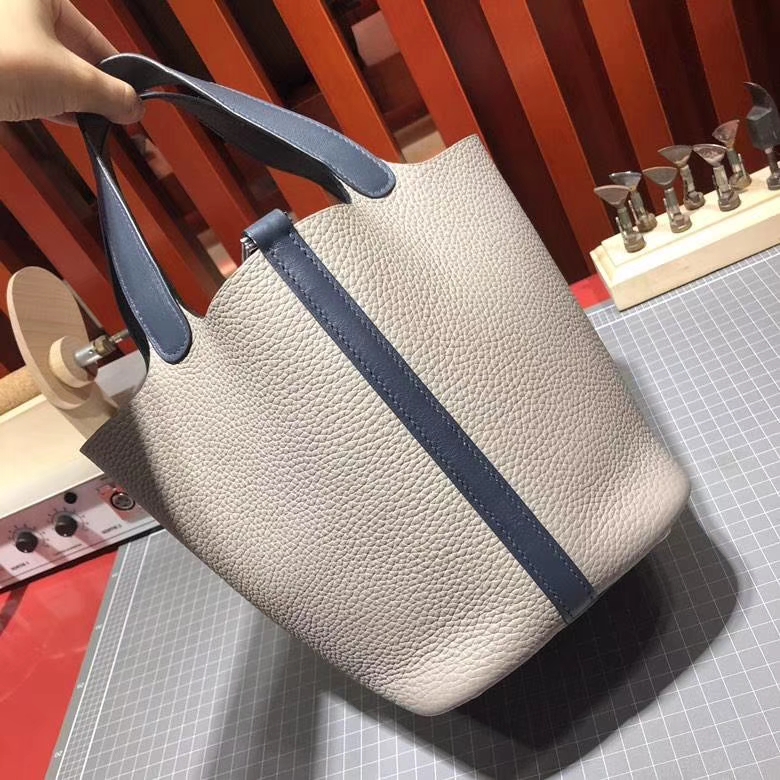 爱马仕菜篮子包 Hermes Picotin Lock18cm 冰川灰Clemence牛皮拼深蓝色Swift牛皮
