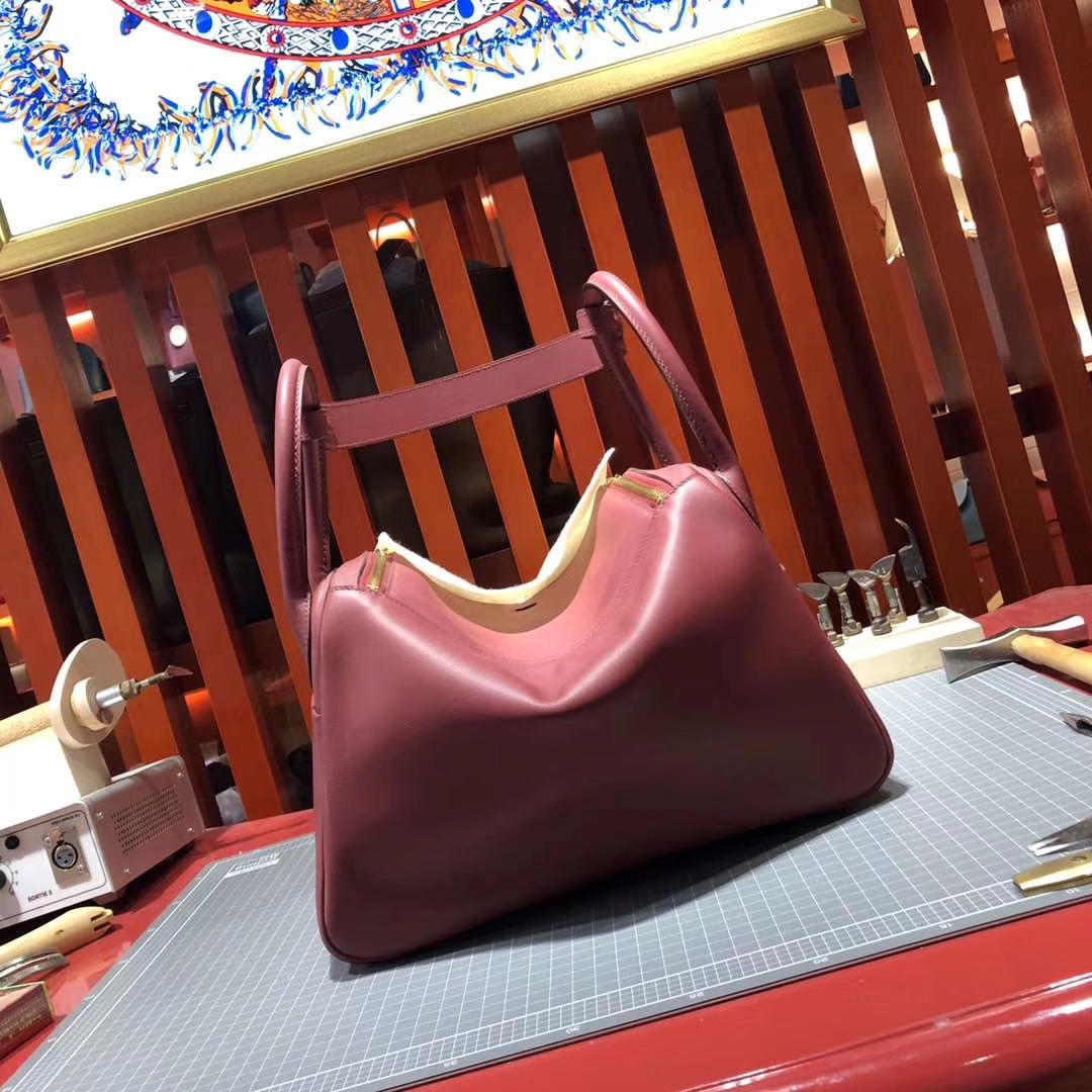 Hermes包包官网 爱马仕K1石榴红原厂Swift牛皮琳迪包Lindy30CM 金扣