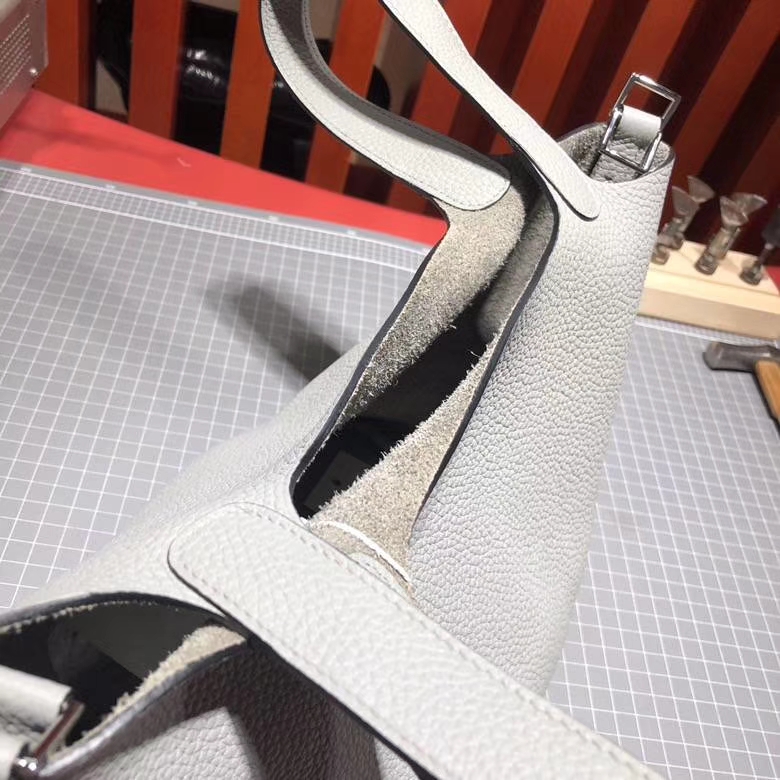 爱马仕水桶包 Hermes Picotin Lock18CM 海鸥灰Clemence牛皮 银扣