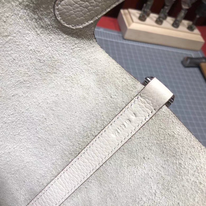Hermes包包官网 爱马仕奶昔白进口Clemence牛皮水桶包Picotin18cm 银扣