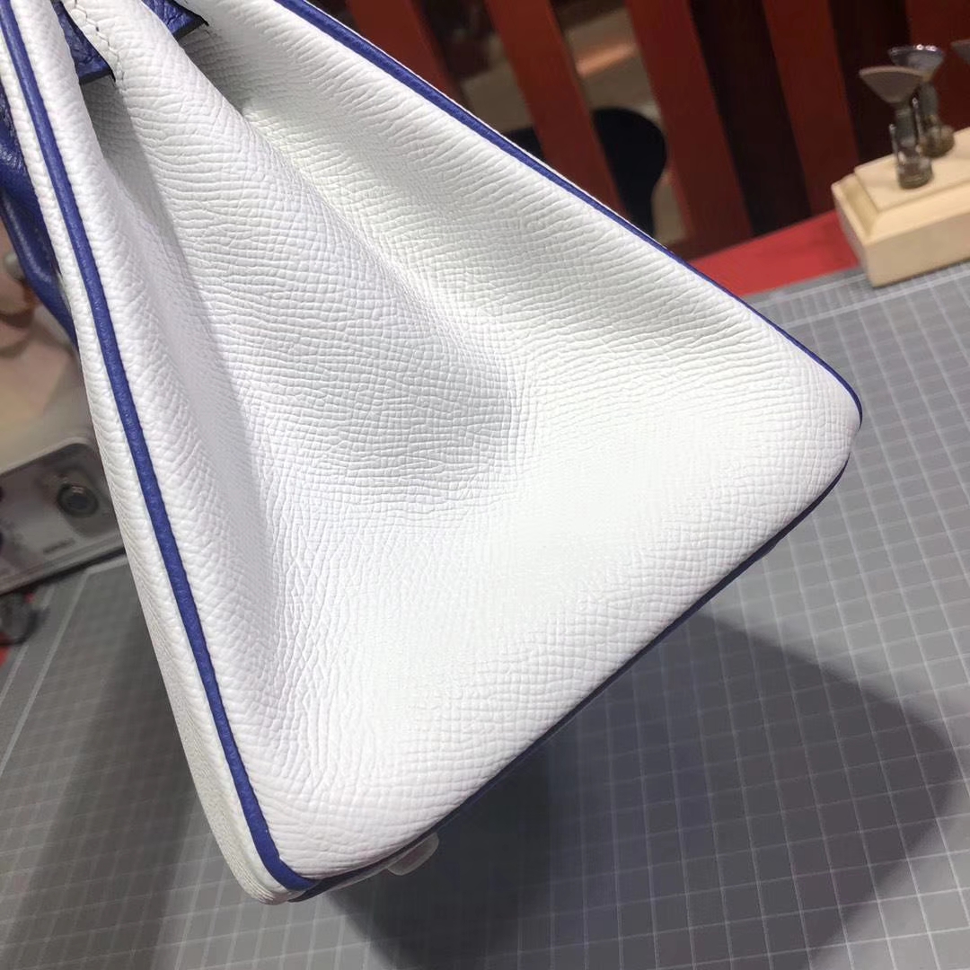 爱马仕包包官网 Hermes纯白色拼电光蓝原厂手掌纹牛皮铂金包Birkin25CM 银扣