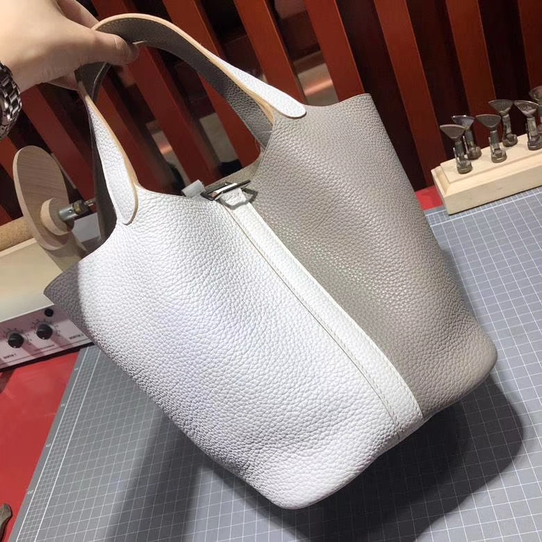 Hermes Picotin Lock18CM 爱马仕纯白色拼冰川灰Clemence牛皮菜篮子包 银扣