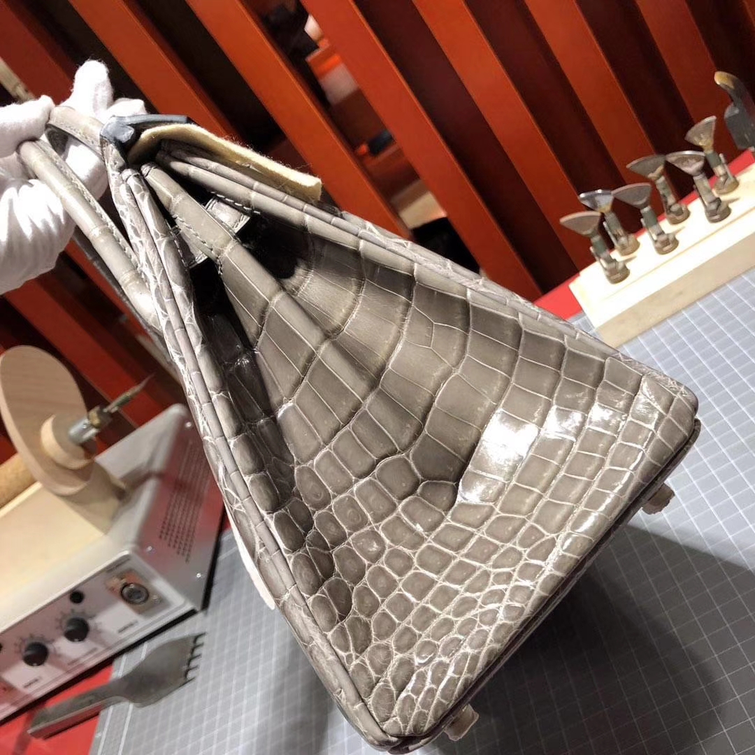 Hermes包包官网 爱马仕CK81斑鸠灰亮面鳄鱼皮铂金包Birkin25CM 金扣