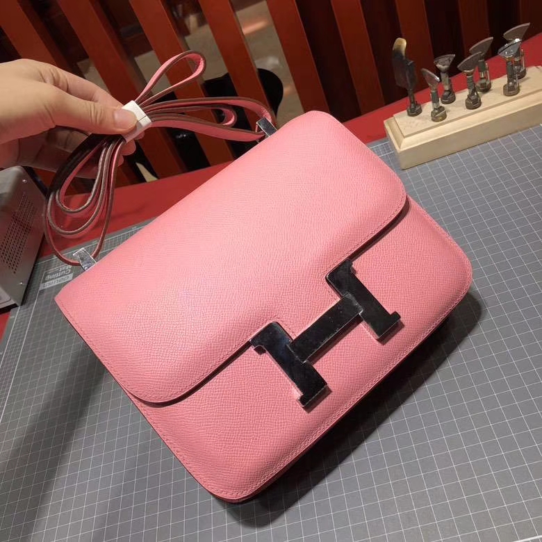 Hermes包包官网 爱马仕奶昔粉Epsom牛皮空姐包Constance24CM 银扣