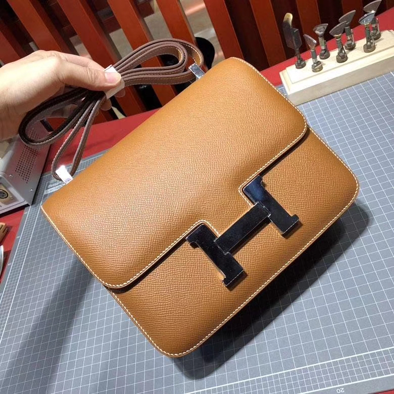 Hermes Constance24CM 爱马仕土黄色顶级Epsom牛皮康斯坦包 银扣