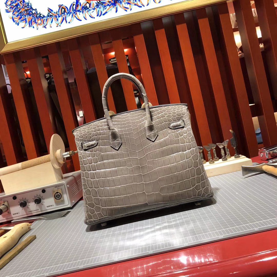 Hermes包包官网 爱马仕CK81斑鸠灰亮面鳄鱼皮铂金包Birkin25CM 金扣