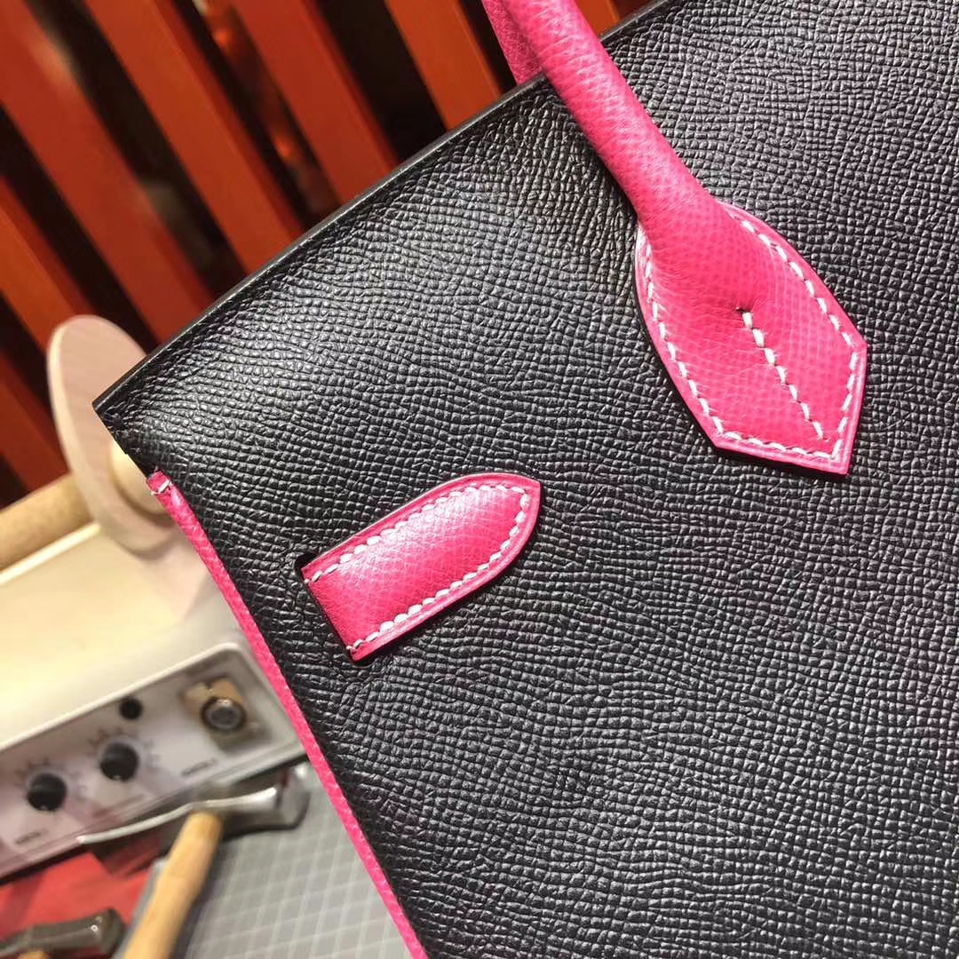 Hermes包包官网 爱马仕黑色拼玫红原厂十字纹牛皮Birkin30铂金包 金扣