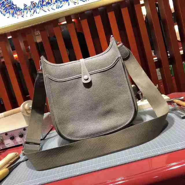 爱马仕包包官网 Hermes Evelyne大象灰Togo牛皮伊芙林包单肩斜挎包28cm