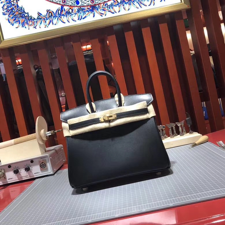 爱马仕铂金包价格 Hermes Birkin25CM 黑色原厂Box牛皮 金扣