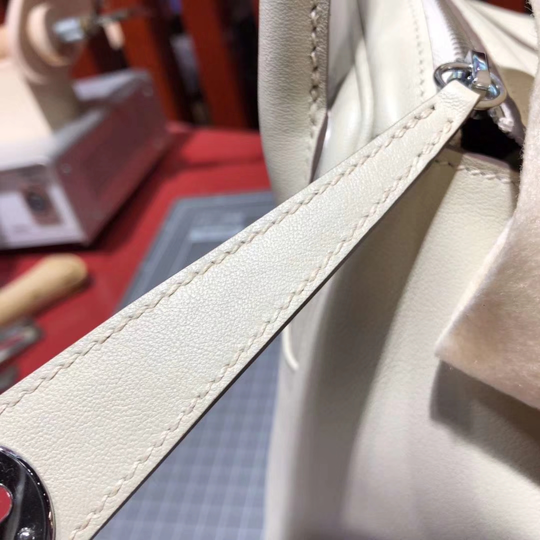 Hermes Lindy30CM 爱马仕CC10奶昔白原厂Swift牛皮琳迪包 银扣