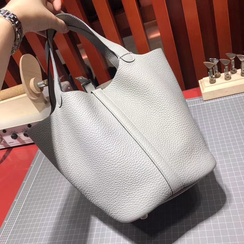 爱马仕水桶包 Hermes Picotin Lock18CM 海鸥灰Clemence牛皮 银扣
