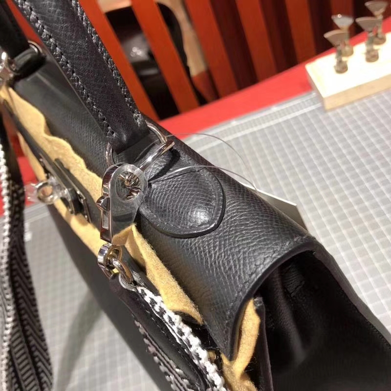 爱马仕外缝凯莉包 Hermes黑色Epsom牛皮Kelly28CM 搭配新款织带 银扣