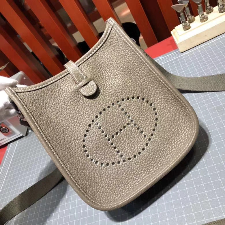 Hermes Evelyne16CM 爱马仕伊芙林包 18大象灰Clemence牛皮 银扣