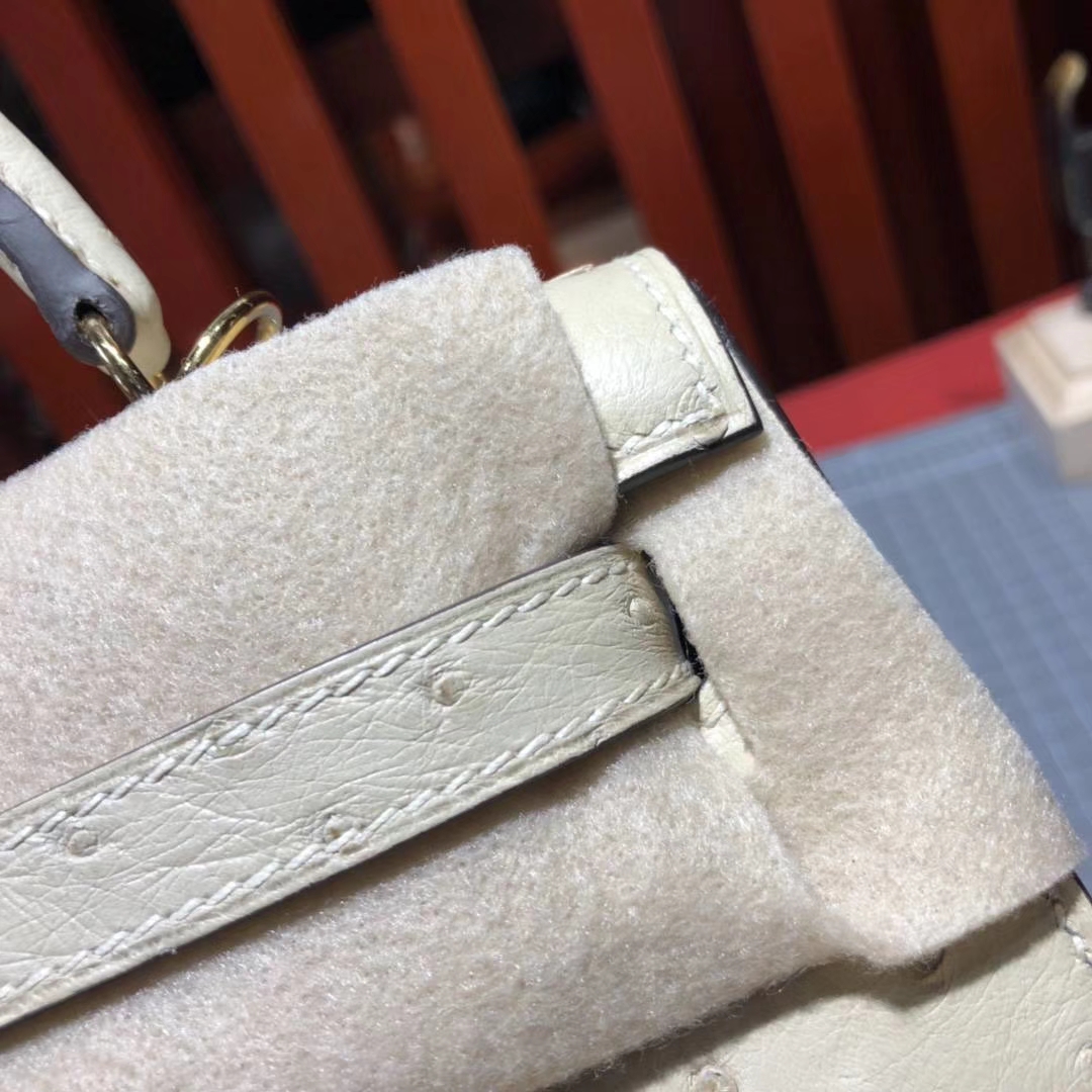 爱马仕Kelly包包 Hermes进口鸵鸟皮凯莉包Kelly25CM 3C羊毛白 金扣