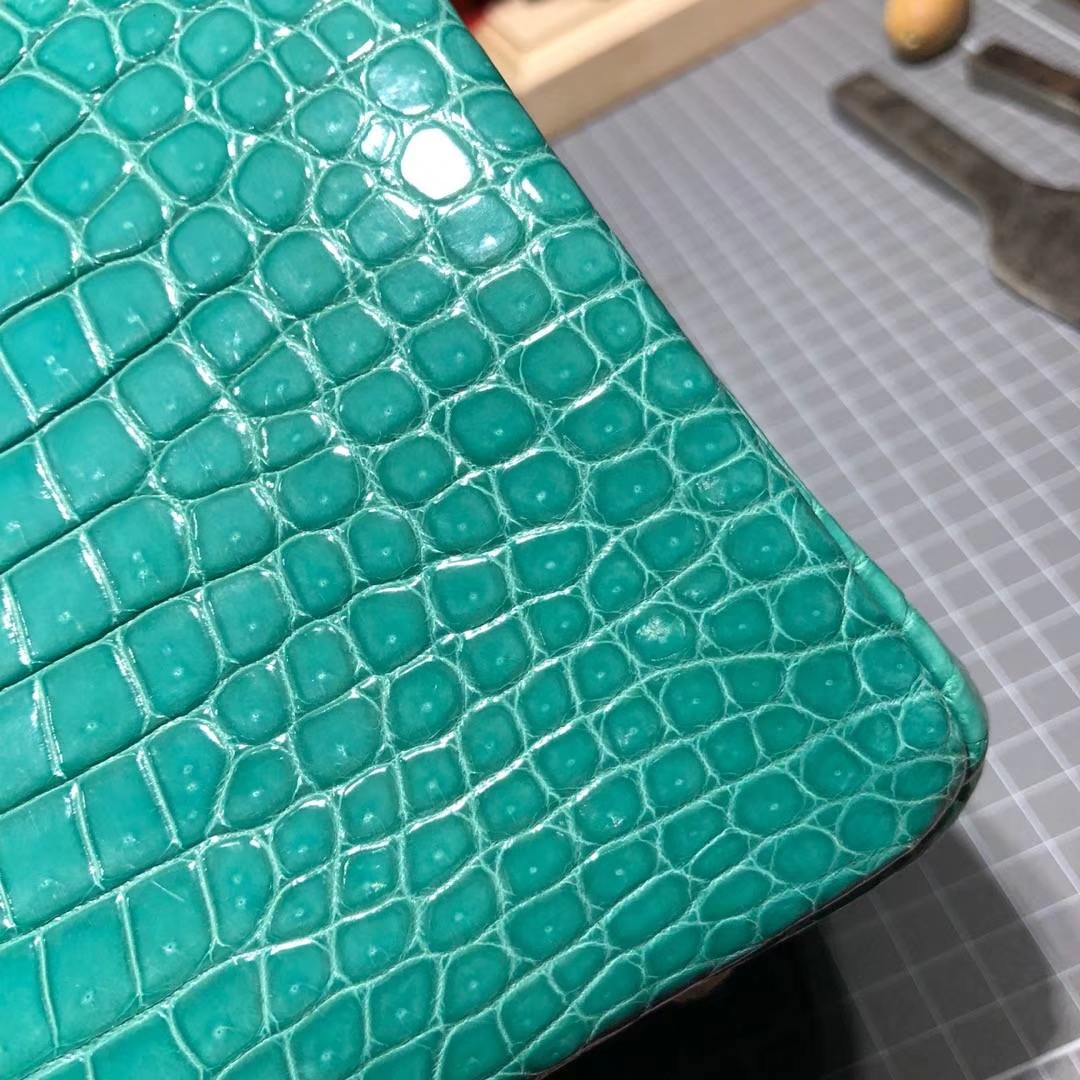 Hermes包包官网 爱马仕tiffany绿亮面湾鳄鱼皮铂金包Birkin30CM 银扣
