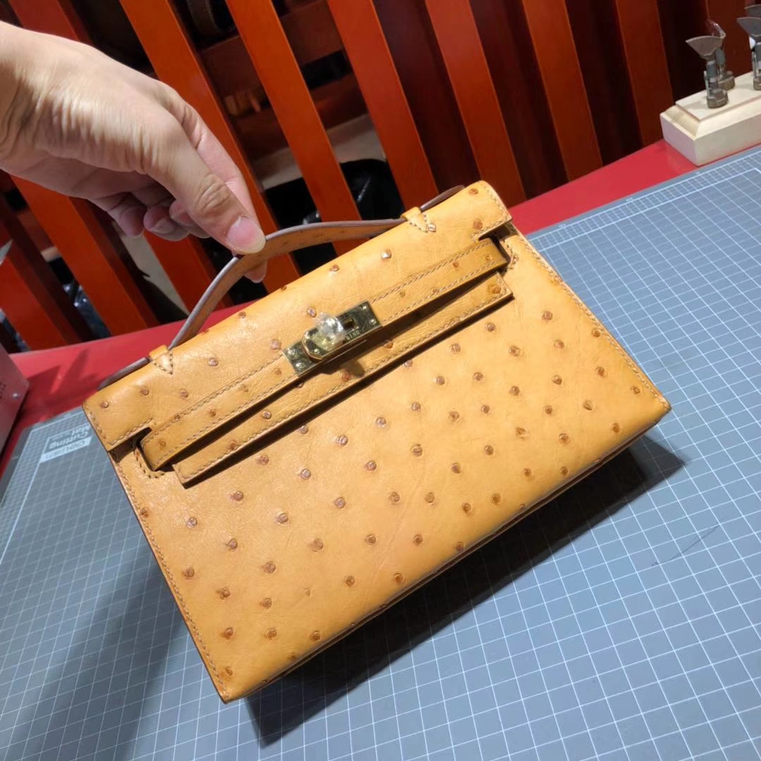 爱马仕包包官网 Hermes Minikelly Pochette 太阳黄顶级鸵鸟皮迷你凯莉包 金扣
