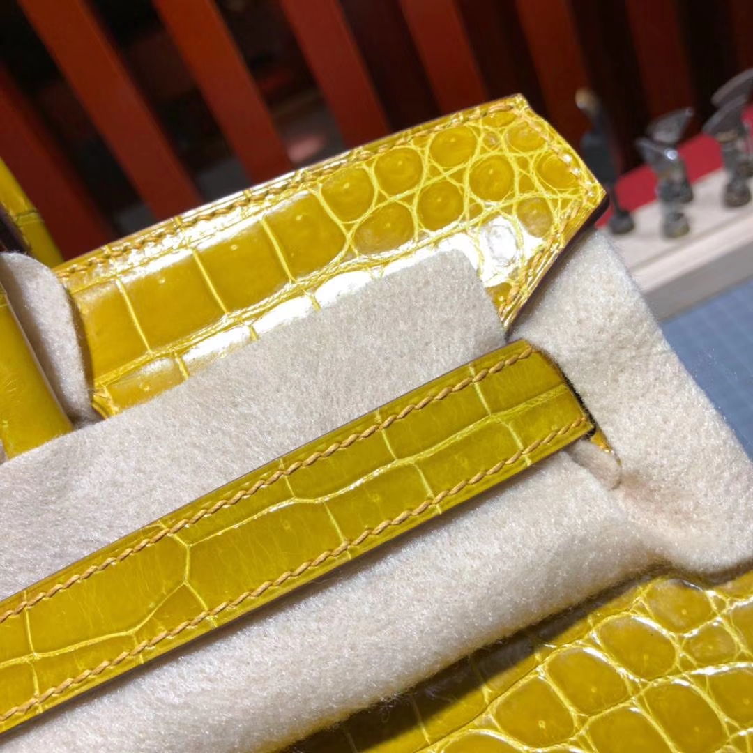 爱马仕Birkin包包 Hermes亮面倒V湾鳄鱼皮Birkin30铂金包 9D琥珀黄 金扣