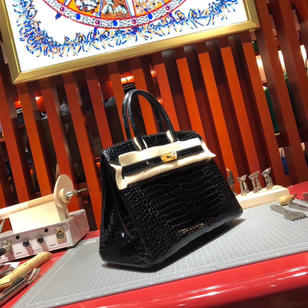 爱马仕铂金包 Hermes Birkin30CM 黑色亮面倒V湾鳄鱼皮 金扣
