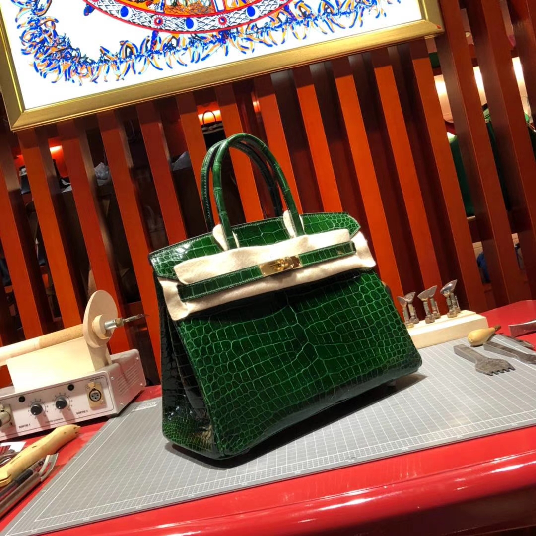 爱马仕包包官网 Hermes Birkin30CM 67祖母绿亮面鳄鱼皮铂金包 金扣