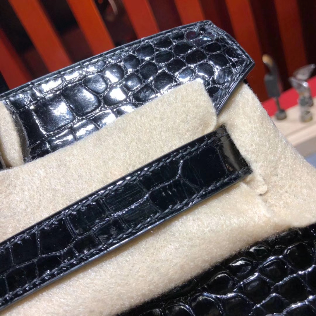 爱马仕铂金包 Hermes Birkin30CM 黑色亮面倒V湾鳄鱼皮 金扣