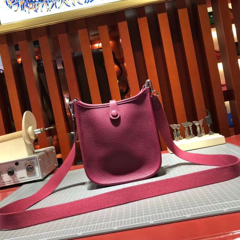 爱马仕伊芙林包 Hermes Evelyne16CM K5托斯卡紫Clemence牛皮 银扣