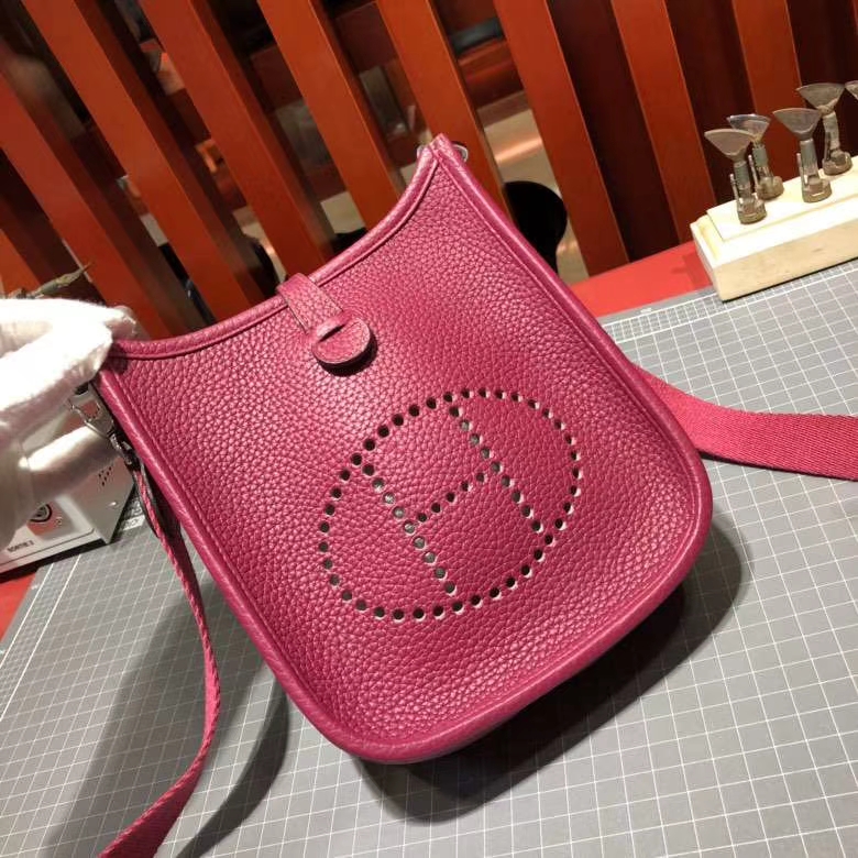 爱马仕伊芙林包 Hermes Evelyne16CM K5托斯卡紫Clemence牛皮 银扣