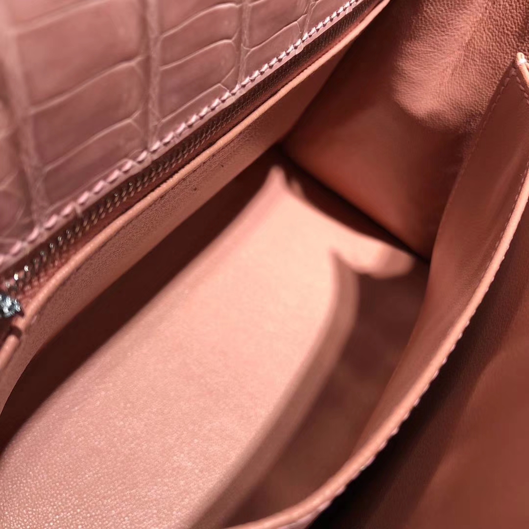 爱马仕凯莉包价格 Hermes Kelly25CM 1Q蜜桃粉亮面尼罗鳄鱼皮 银扣