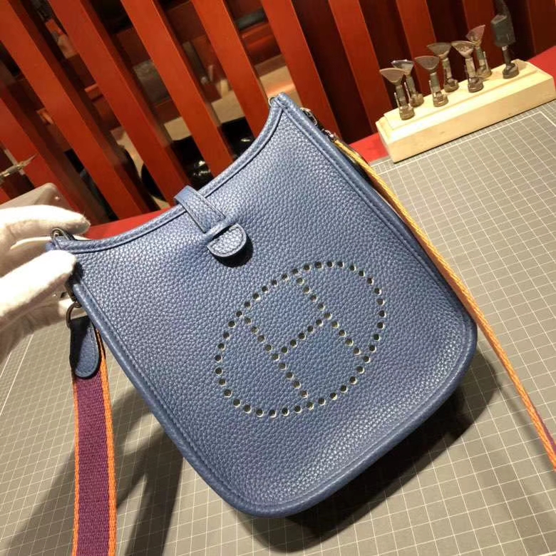 爱马仕伊芙林包 Hermes Evelyne16CM R2 玛瑙蓝原厂Clemence牛皮 银扣