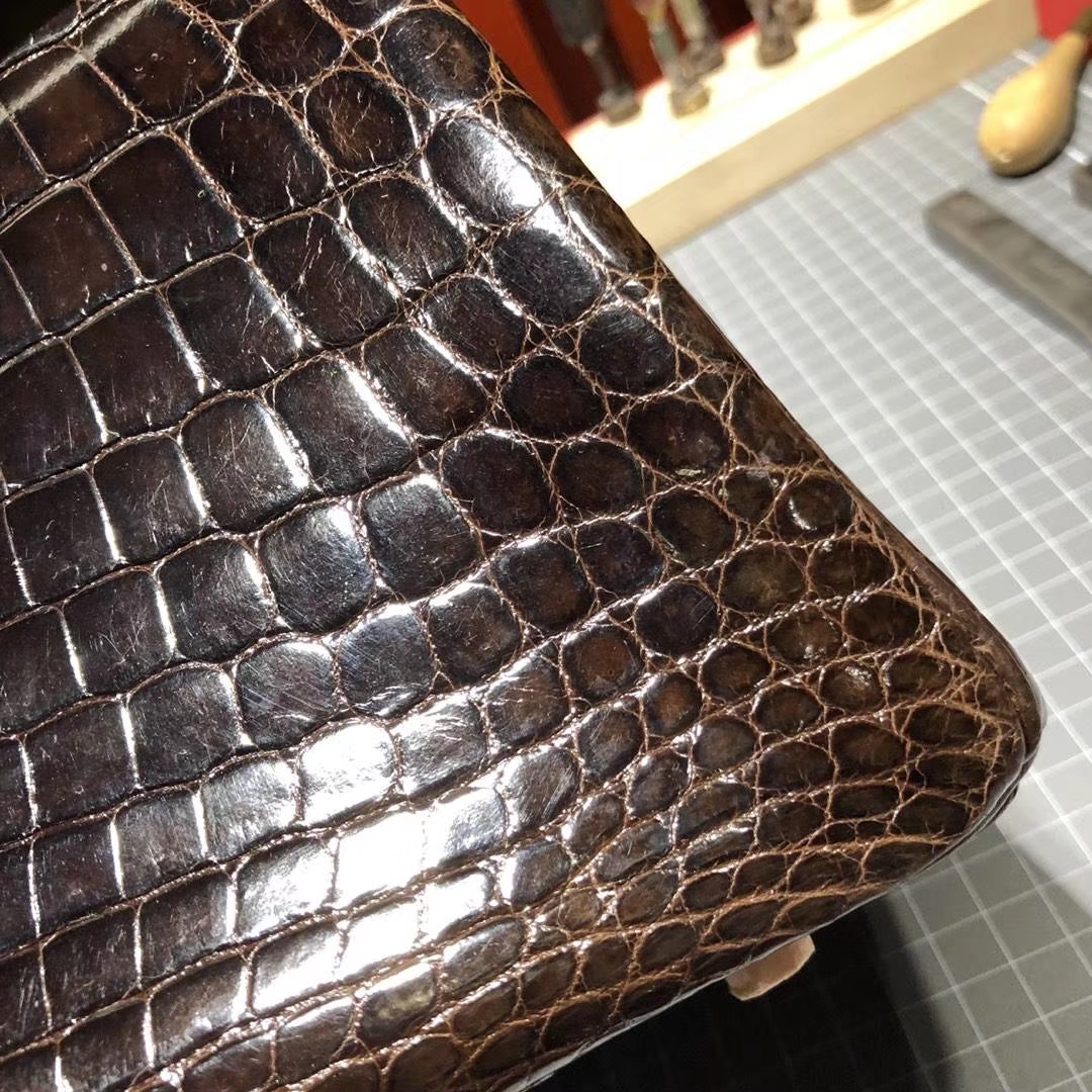 Hermes Birkin30CM 爱马仕巧克力啡亮面罗鳄鱼皮铂金包 金扣