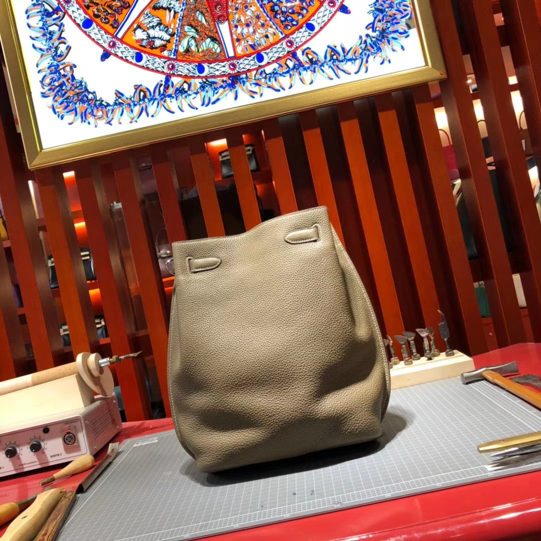 爱马仕新款女包 Hermes So Kelly水桶包 大象灰顶级TC牛皮单肩包 银扣