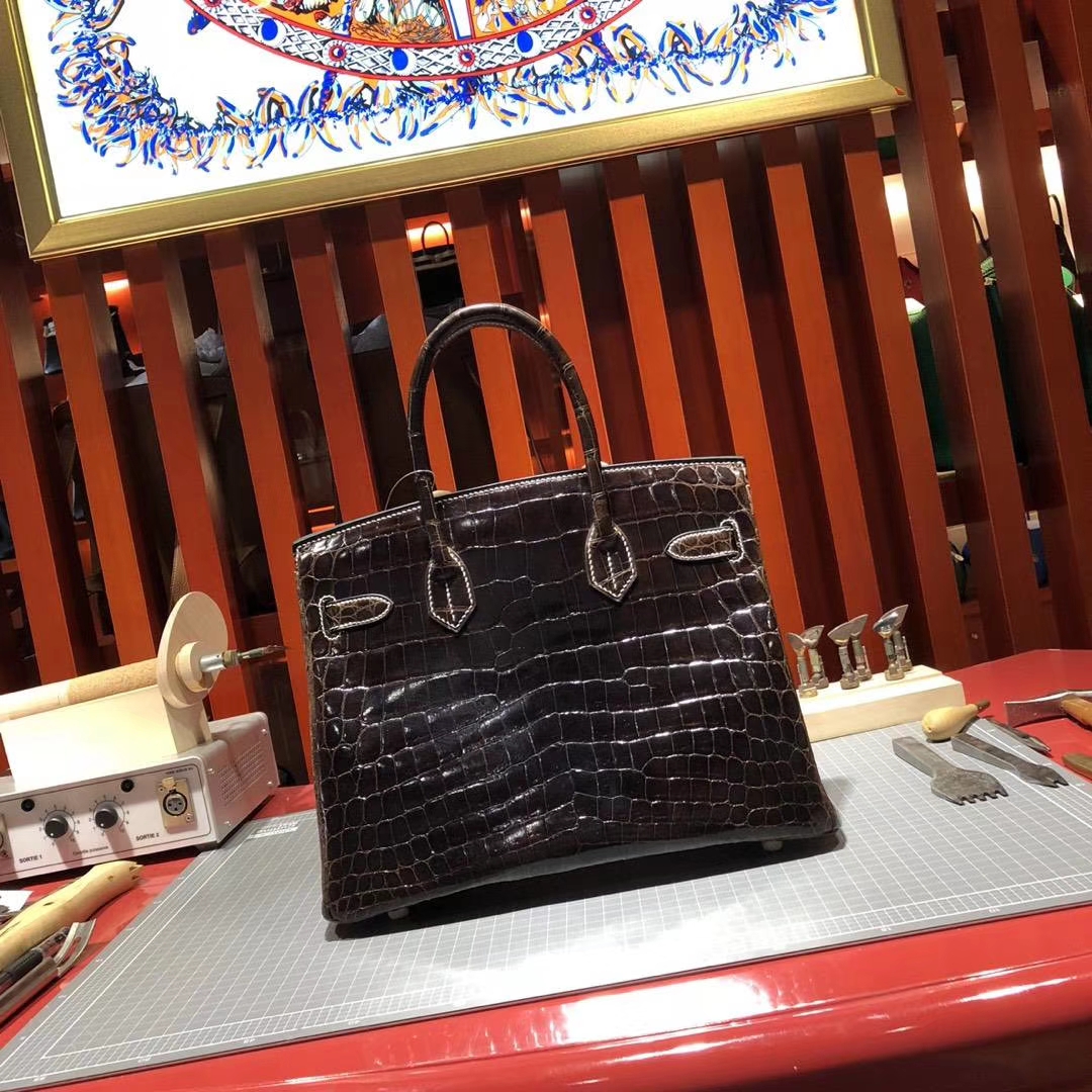 Hermes Birkin30CM 爱马仕巧克力啡亮面罗鳄鱼皮铂金包 金扣