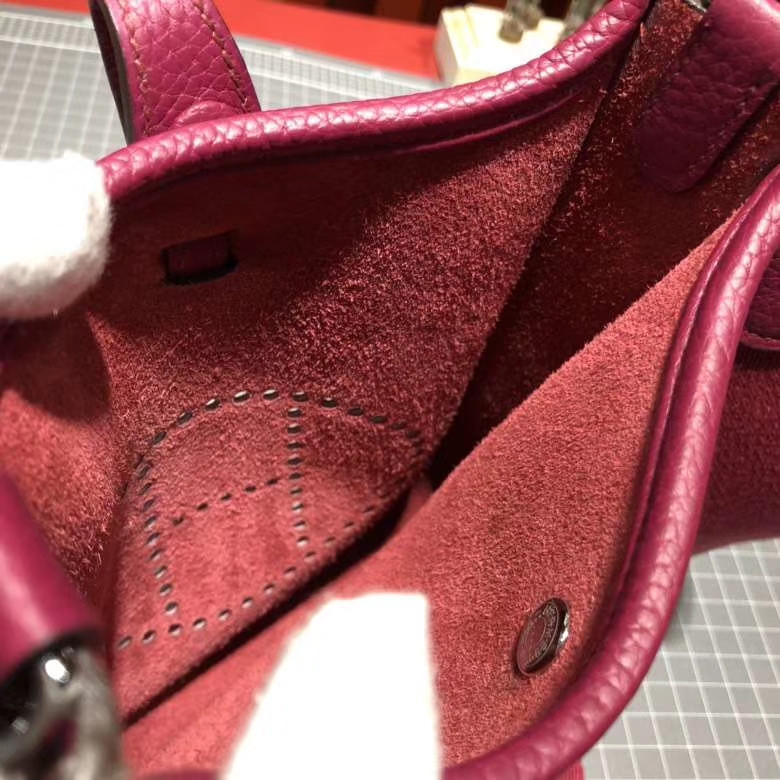 爱马仕伊芙林包 Hermes Evelyne16CM K5托斯卡紫Clemence牛皮 银扣