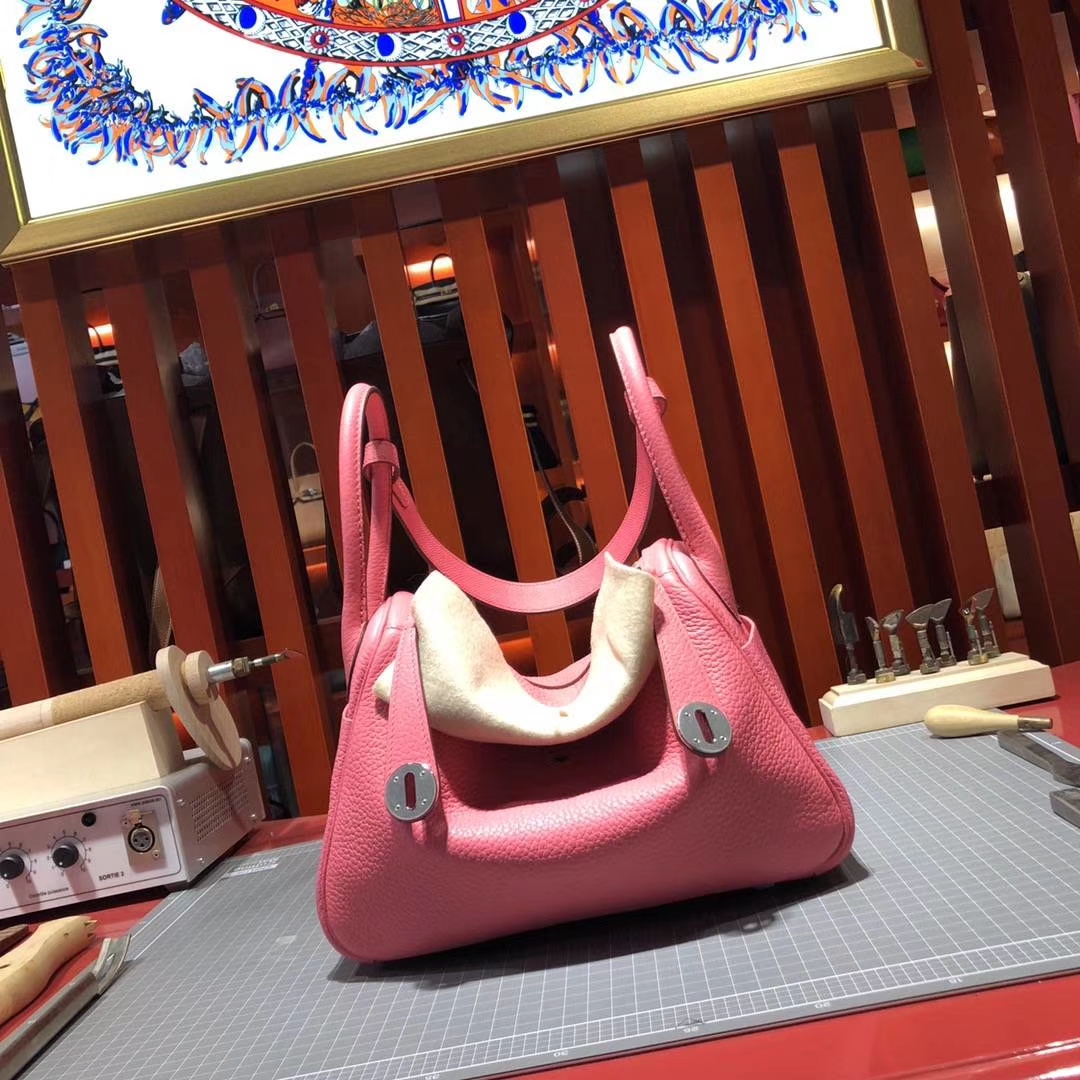 爱马仕琳迪包新款 Hermes Lindy26CM 唇膏粉Togo牛皮/Epsom编织肩带
