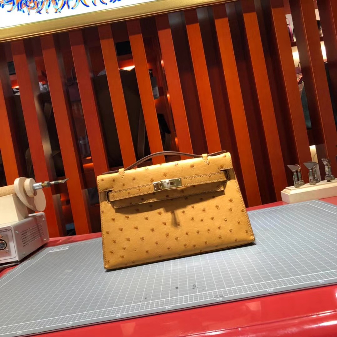 爱马仕包包官网 Hermes Minikelly Pochette 太阳黄顶级鸵鸟皮迷你凯莉包 金扣