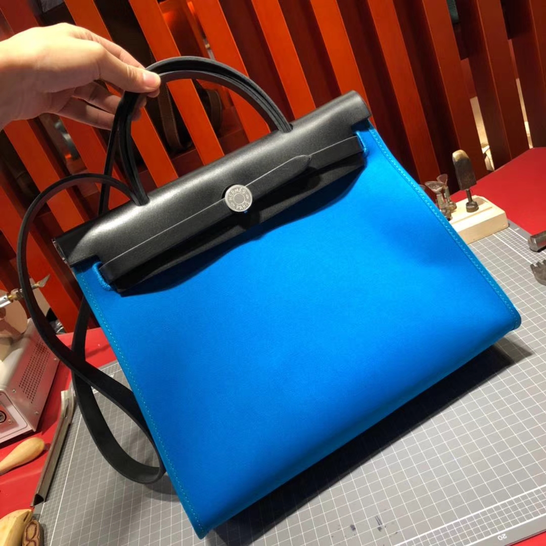 爱马仕新款包包 Hermes Herbag 黑色马鞭皮拼希腊蓝帆布休闲手提包 31cm