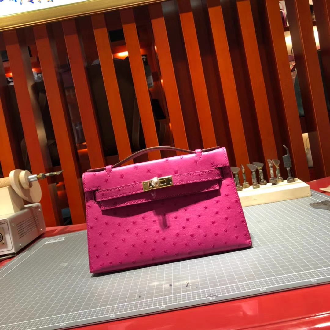 爱马仕包包官网 Hermes Minikelly Pochette 玫红色顶级鸵鸟皮迷你凯莉包