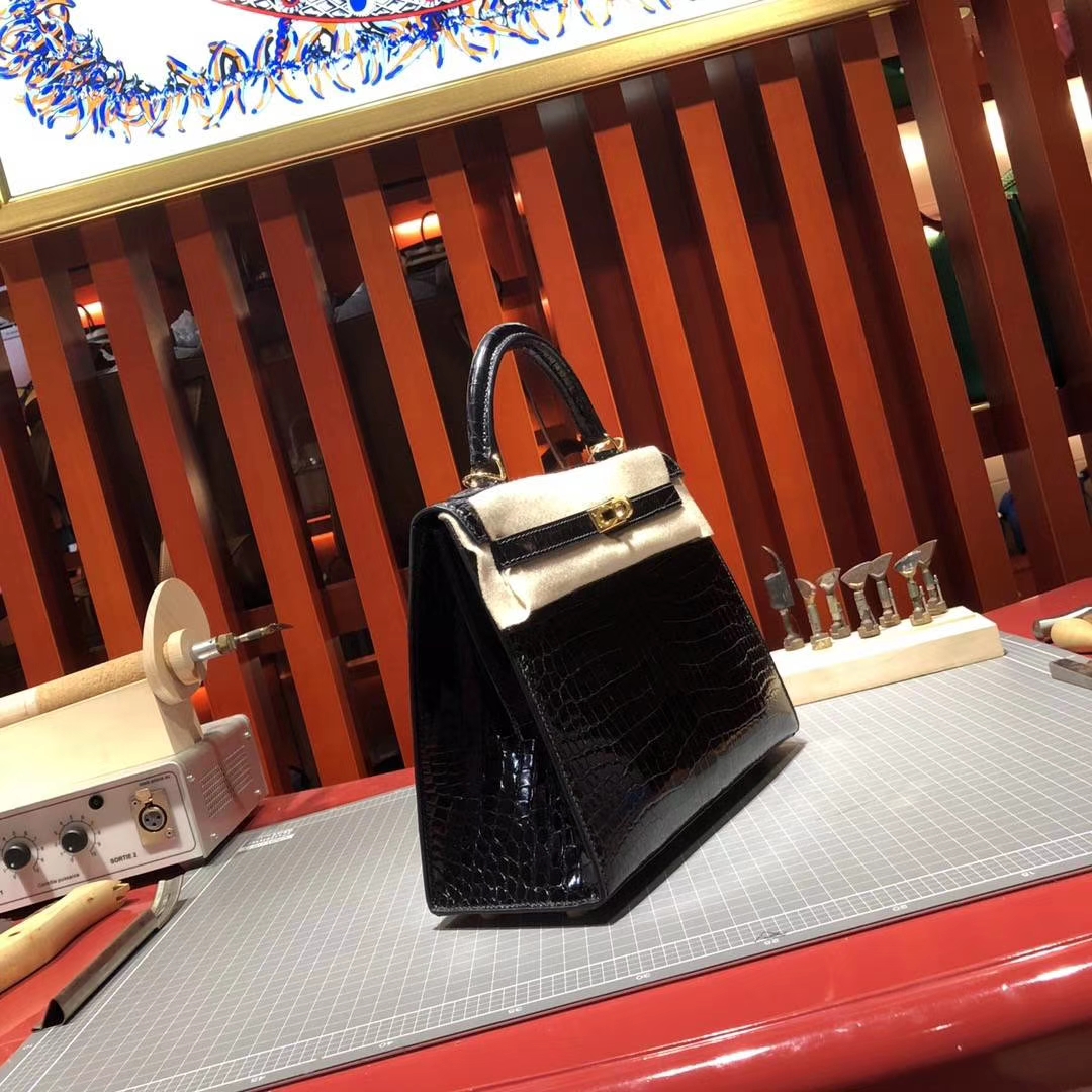 Hermes包包官网 爱马仕亮面尼罗鳄鱼皮凯莉包Kelly25CM 89黑色 金扣
