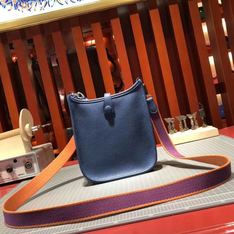 爱马仕伊芙林包 Hermes Evelyne16CM R2 玛瑙蓝原厂Clemence牛皮 银扣