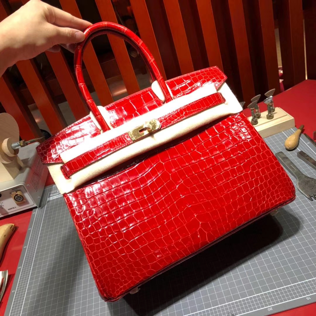Hermes包包官网 爱马仕D5天竺葵红亮面倒V湾鳄鱼皮铂金包Birkin30CM 金扣