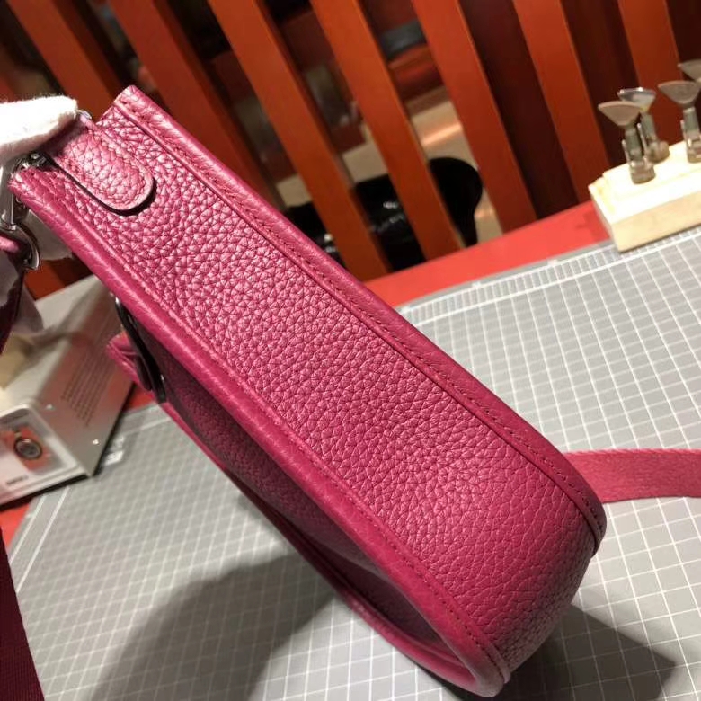 爱马仕伊芙林包 Hermes Evelyne16CM K5托斯卡紫Clemence牛皮 银扣
