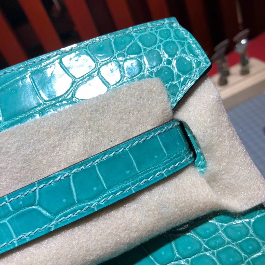 Hermes包包官网 爱马仕tiffany绿亮面湾鳄鱼皮铂金包Birkin30CM 银扣