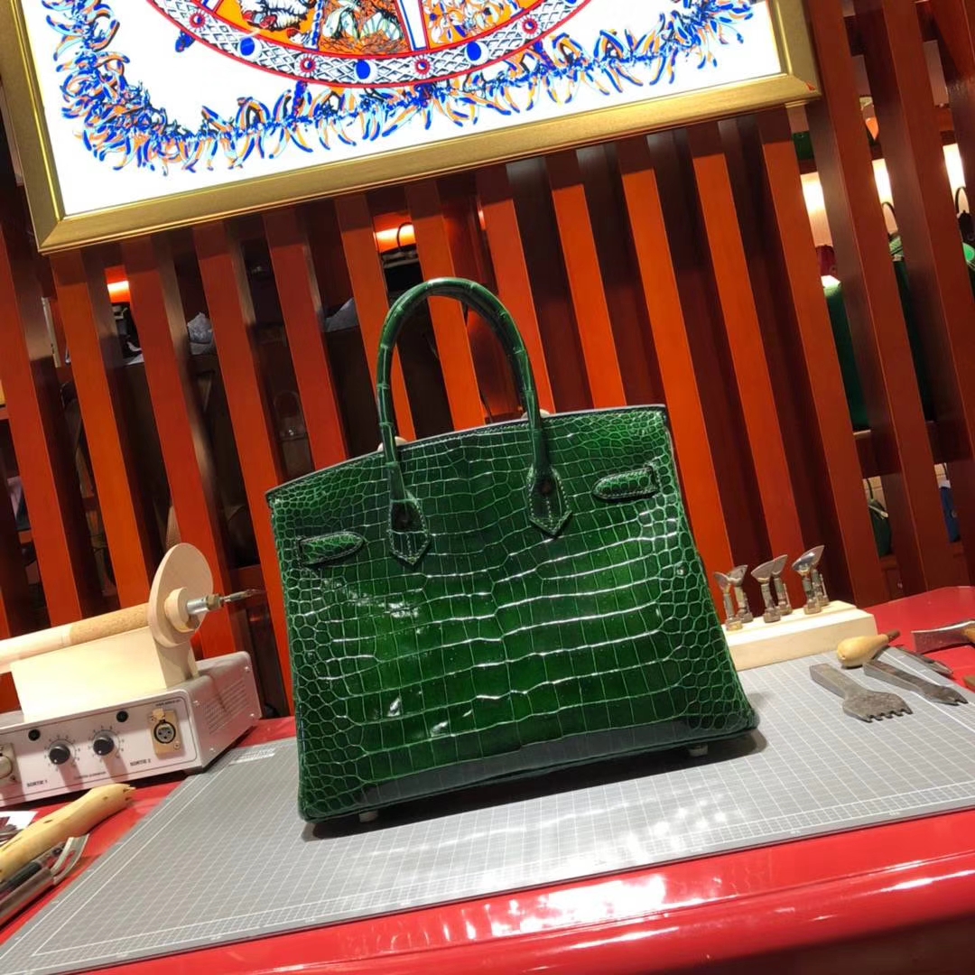 爱马仕包包官网 Hermes Birkin30CM 67祖母绿亮面鳄鱼皮铂金包 金扣