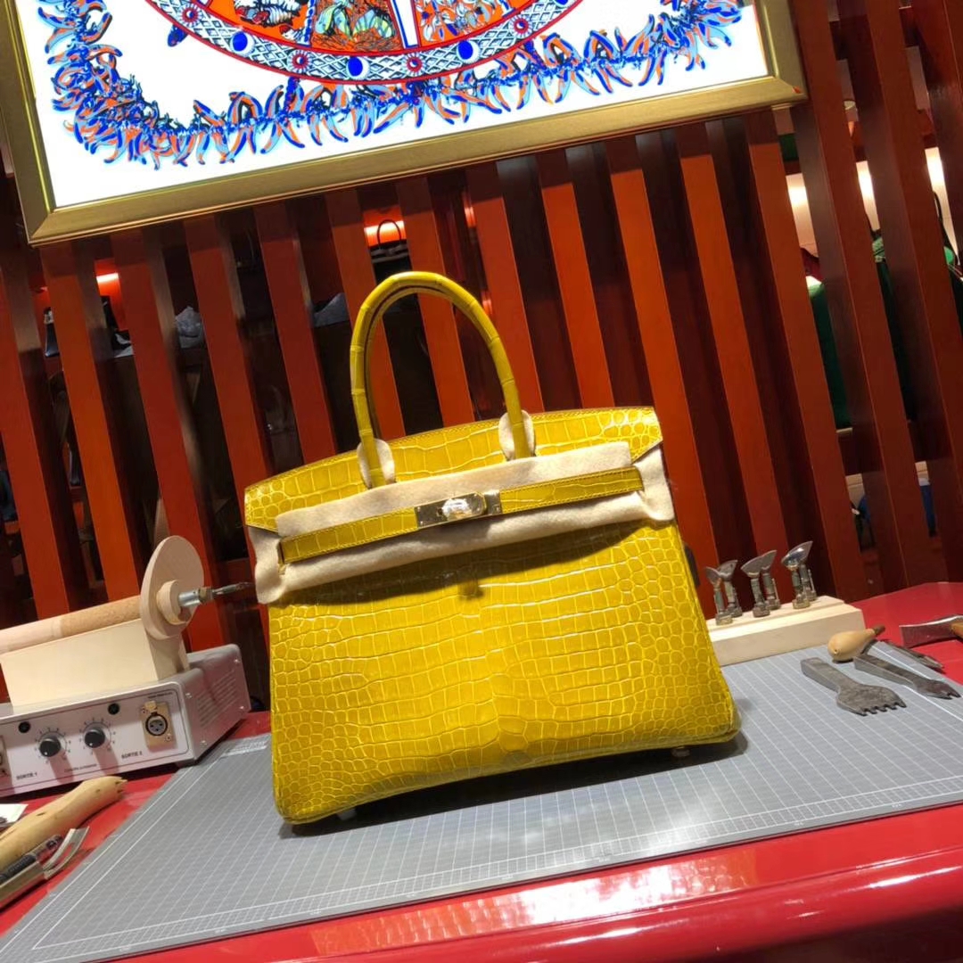 爱马仕Birkin包包 Hermes亮面倒V湾鳄鱼皮Birkin30铂金包 9D琥珀黄 金扣