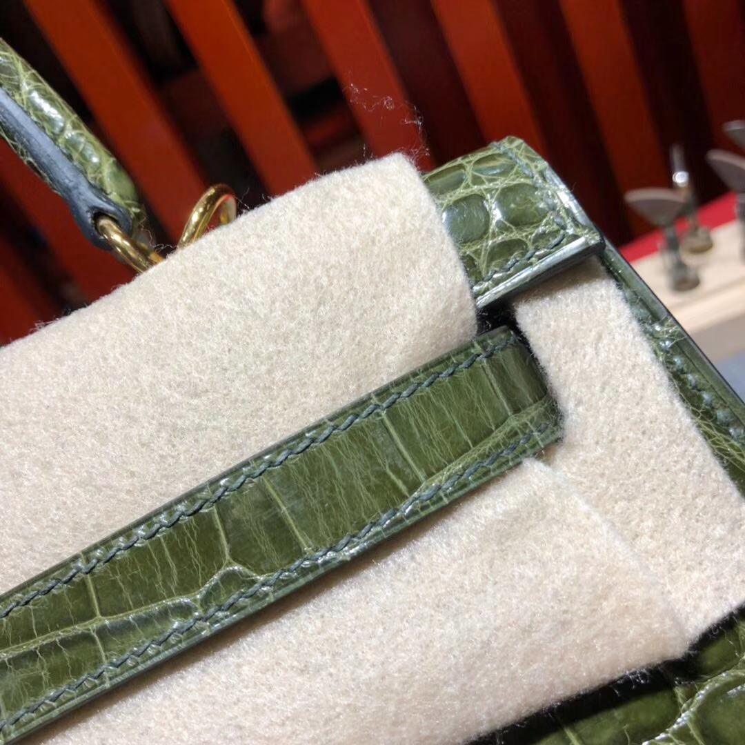 爱马仕凯莉包价格 Hermes Kelly28CM 丛林绿两点尼罗鳄鱼皮 金扣