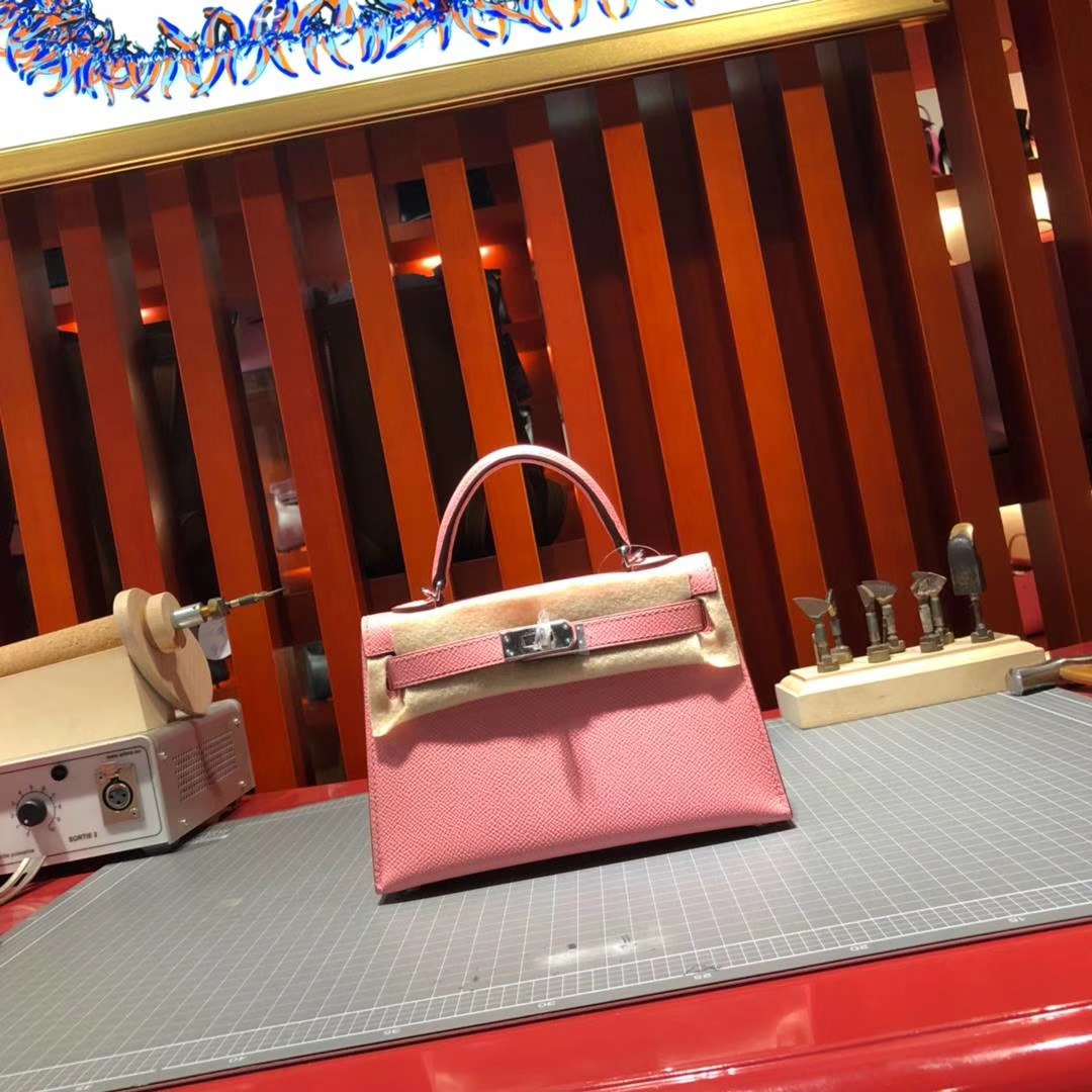 爱马仕包包官网 Hermes Minikelly2代 奶昔粉色顶级Epsom牛皮迷你凯莉包 银扣