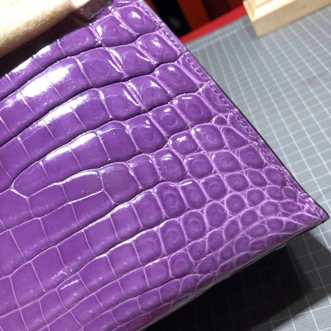 爱马仕新款凯莉包 Hermes Kelly28CM 薰衣草紫亮光尼罗鳄鱼皮 银扣