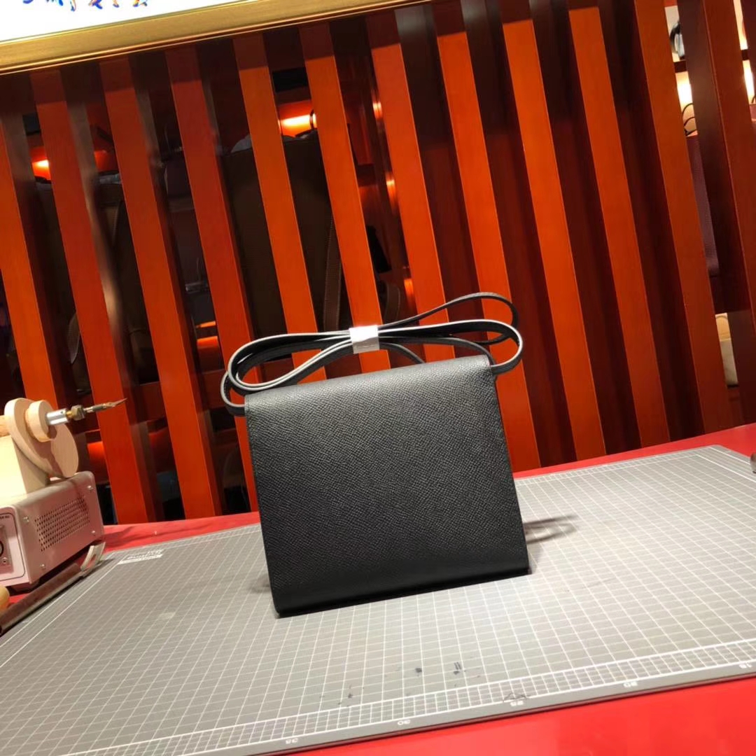 Hermes新款包包 爱马仕黑色Epsom牛皮Clic单肩斜挎女包16CM