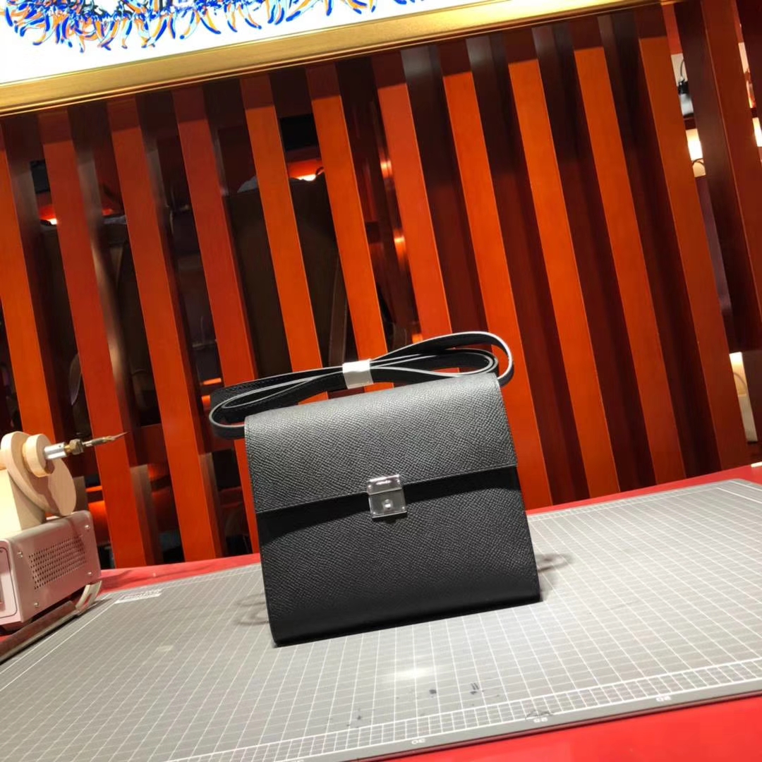Hermes新款包包 爱马仕黑色Epsom牛皮Clic单肩斜挎女包16CM