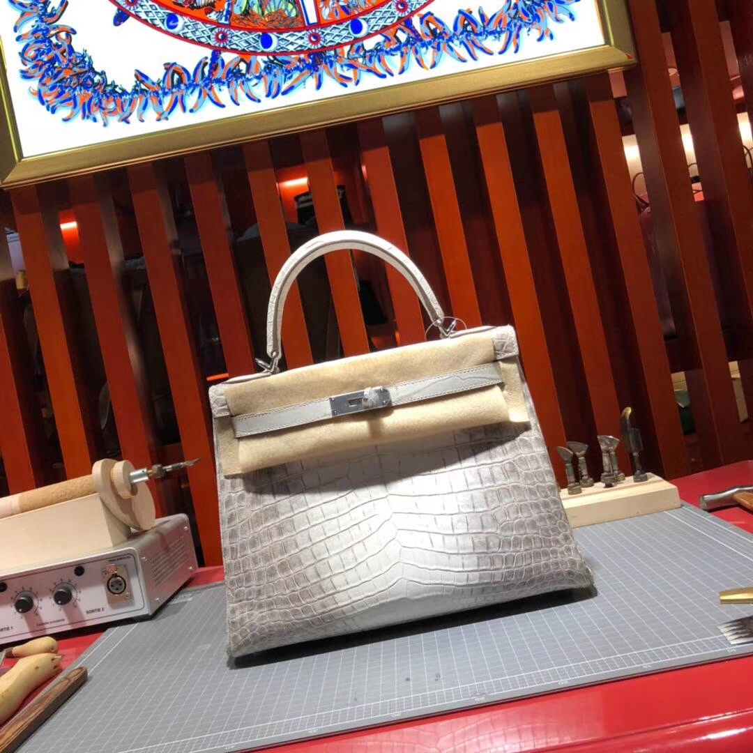 爱马仕凯莉包价格 Hermes Kelly28CM 喜马拉雅色亚光鳄鱼皮 银扣